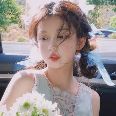 纸板屋女孩海报